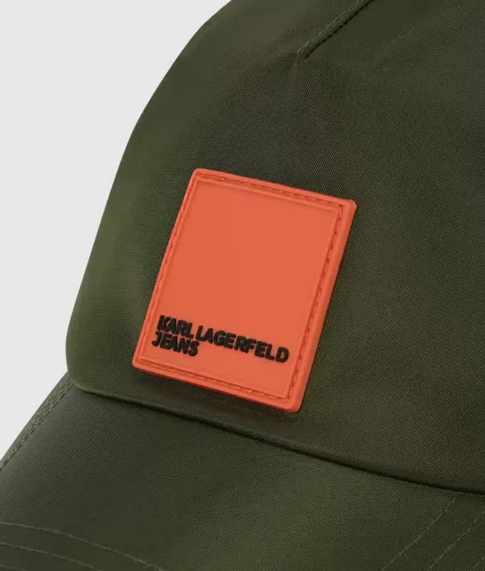 Gorra con logotipo en caja Gorra con logotipo en caja