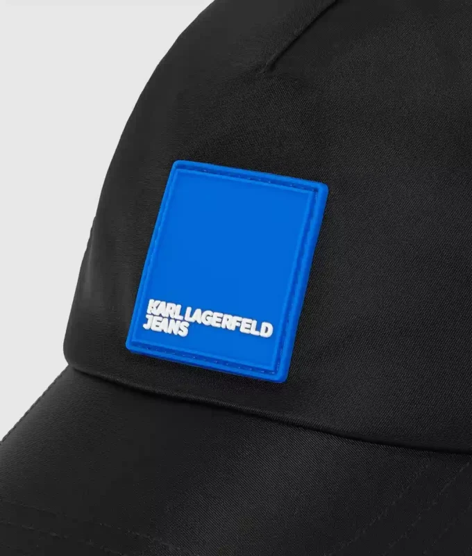 Gorra con logotipo en caja Gorra con logotipo en caja