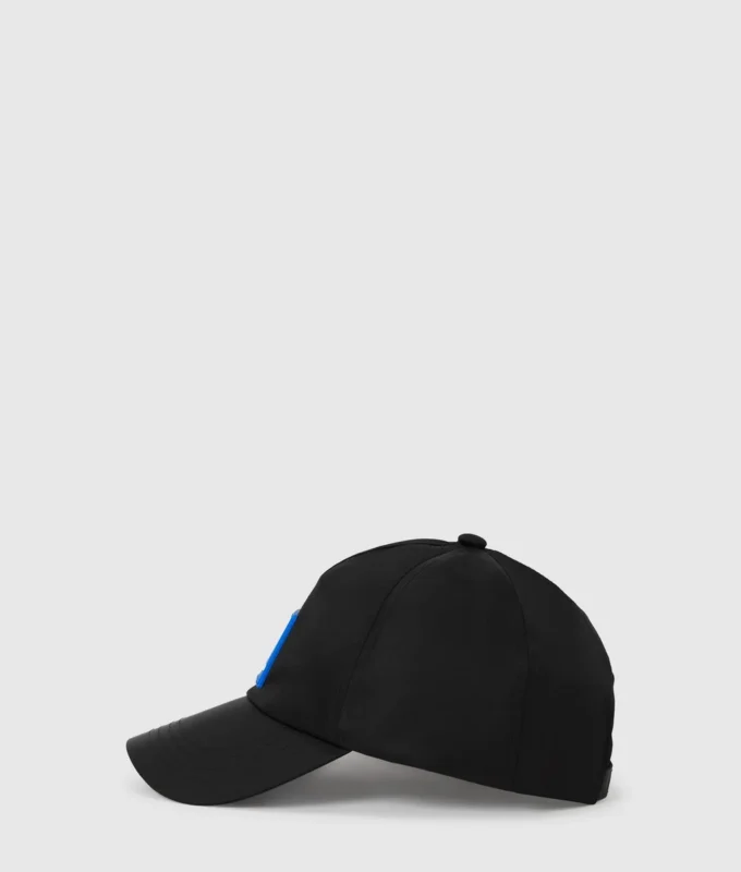Gorra con logotipo en caja Gorra con logotipo en caja