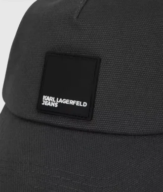 Gorra con parche con logotipo