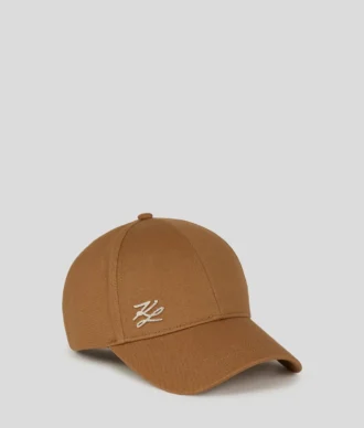 GORRA CON PIN AUTÓGRAFO