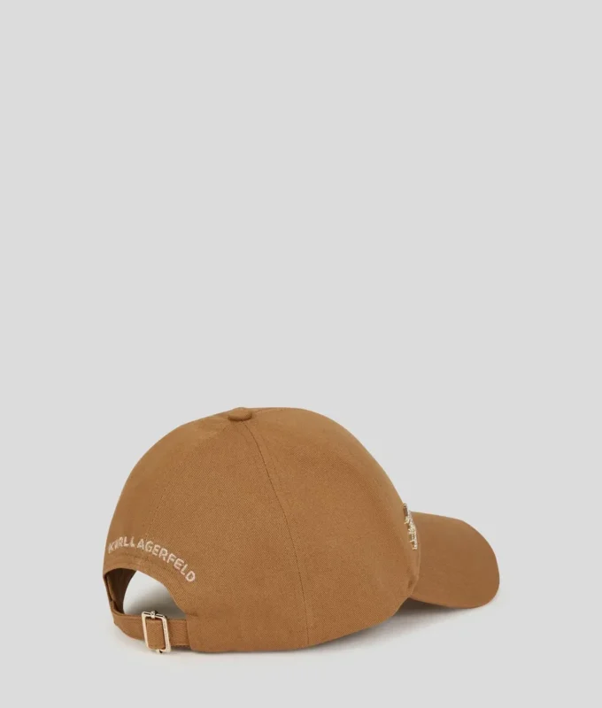 GORRA CON PIN AUTÓGRAFO