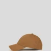 GORRA CON PIN AUTÓGRAFO