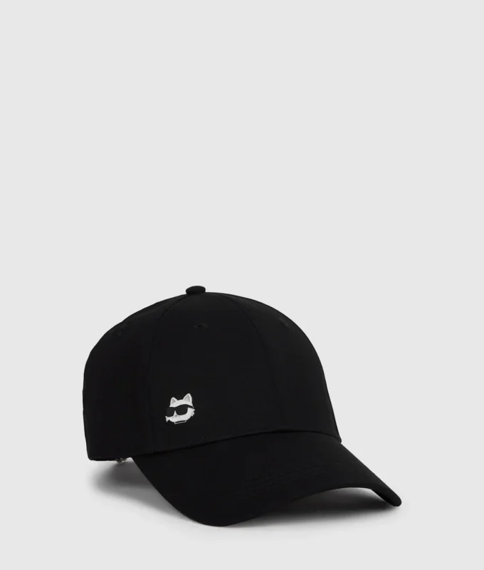 Gorra con pin Ikon Choupette