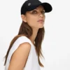 Gorra con pin Ikon Choupette