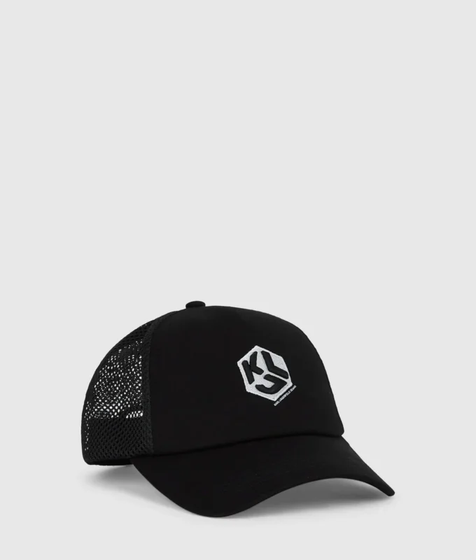 Gorra trucker con monograma Gorra trucker con monograma