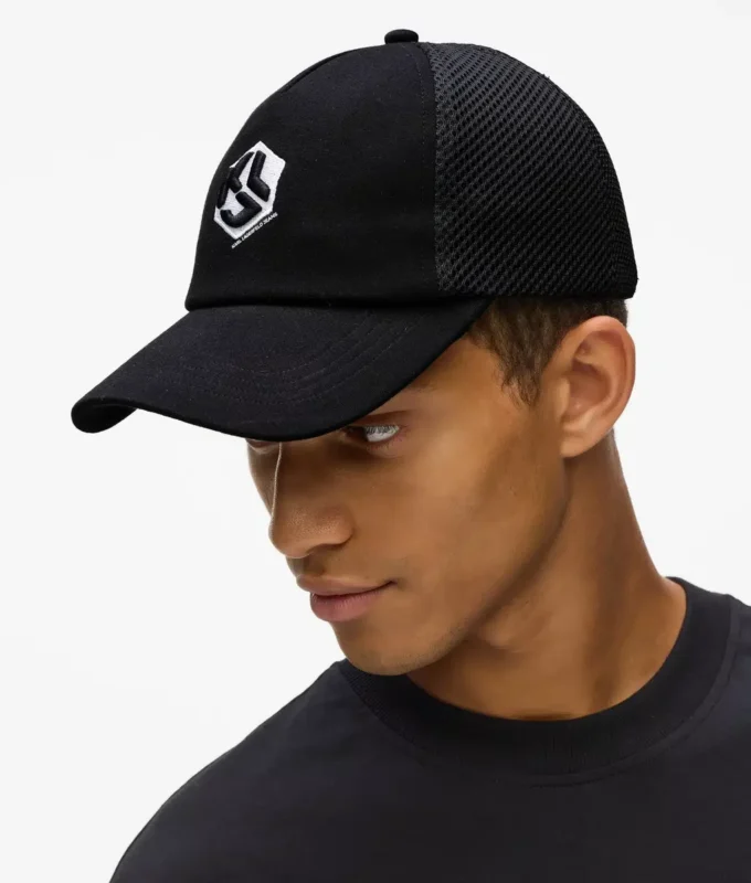 Gorra trucker con monograma Gorra trucker con monograma