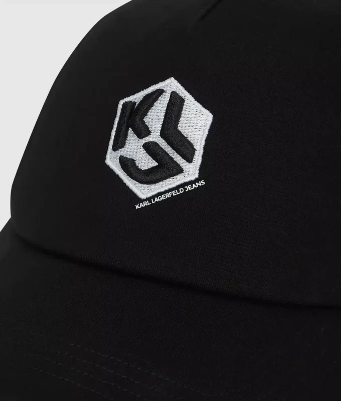 Gorra trucker con monograma Gorra trucker con monograma