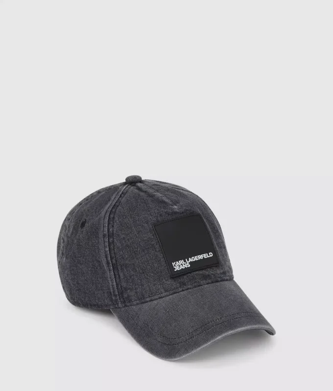Gorra vaquera con logotipo en caja