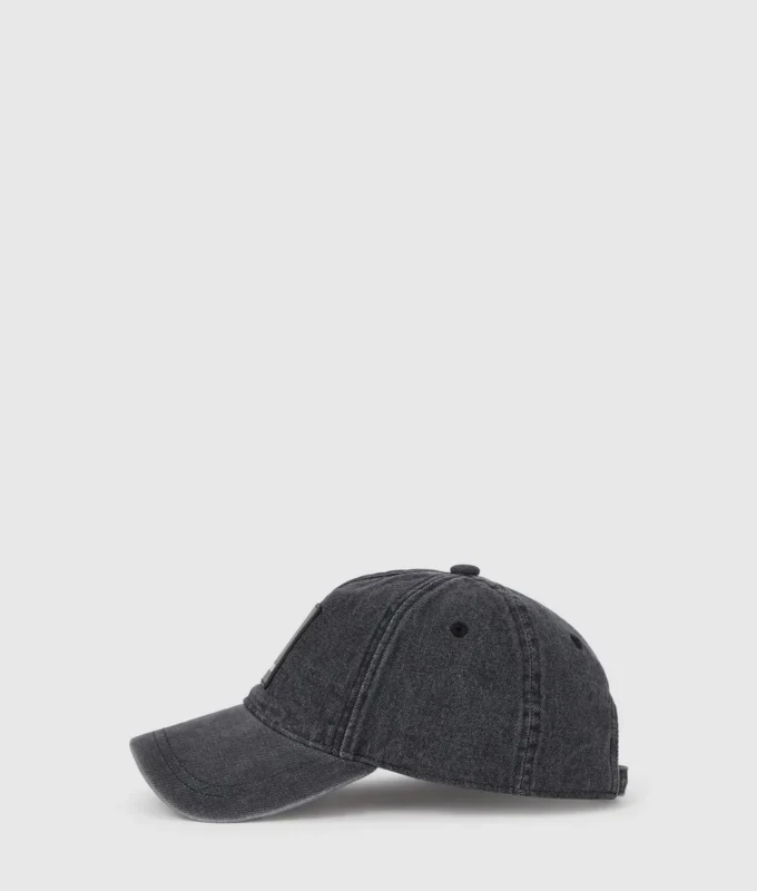 Gorra vaquera con logotipo en caja
