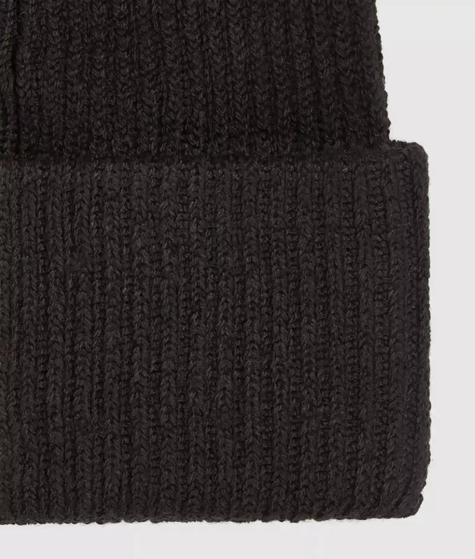 Gorro largo con parche con logotipo Gorro largo con parche con logotipo