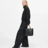 Mini bolso tote con logotipo metálico Mini bolso tote con logotipo metálico
