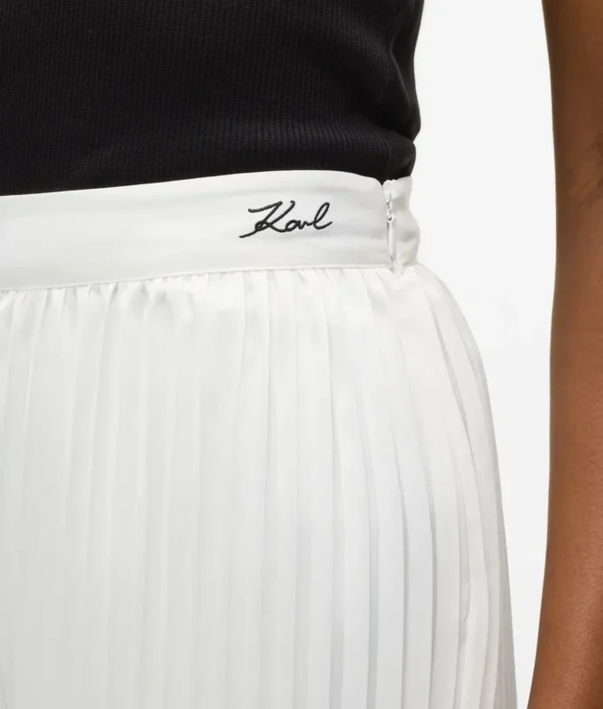 Pantalones anchos plisados Pantalones anchos plisados