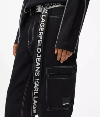 Pantalones cargo con costuras en contraste