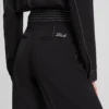 PANTALONES CON COSTURAS EN CONTRASTE PANTALONES CON COSTURAS EN CONTRASTE
