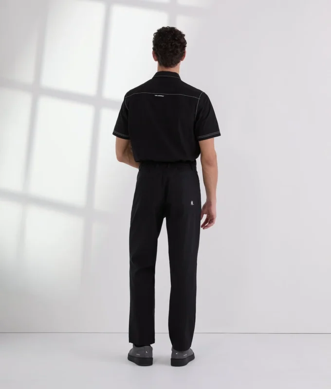 PANTALONES CON COSTURAS EN CONTRASTE PANTALONES CON COSTURAS EN CONTRASTE