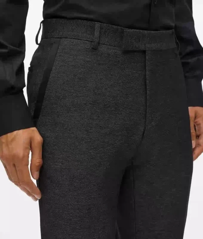 Pantalones con detalles de satén Pantalones con detalles de satén