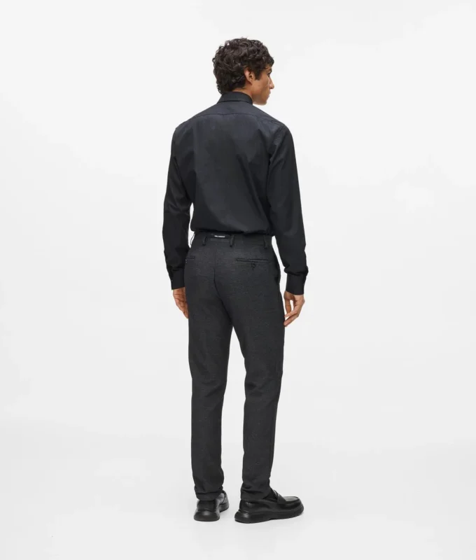 Pantalones con detalles de satén Pantalones con detalles de satén
