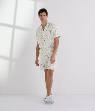 PANTALONES CORTOS CON ESTAMPADO INTEGRAL