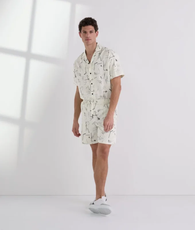 PANTALONES CORTOS CON ESTAMPADO INTEGRAL PANTALONES CORTOS CON ESTAMPADO INTEGRAL