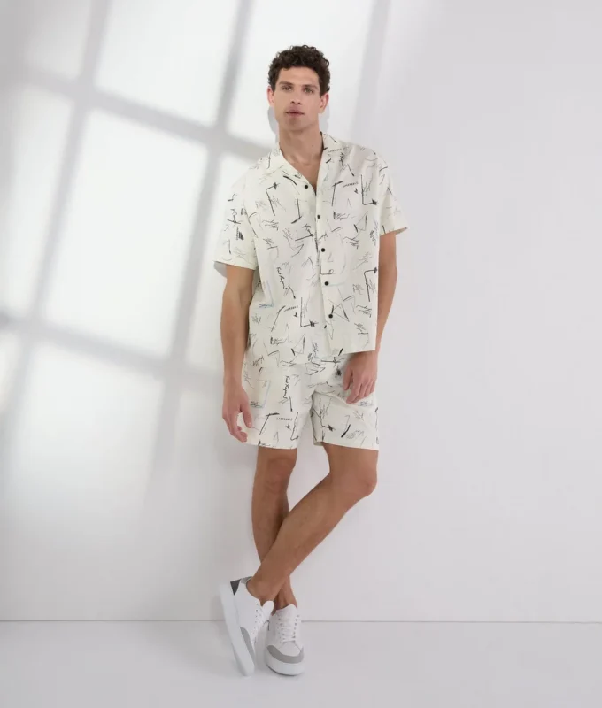 PANTALONES CORTOS CON ESTAMPADO INTEGRAL PANTALONES CORTOS CON ESTAMPADO INTEGRAL