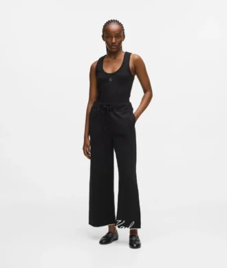 Pantalones de chándal con bajo característico