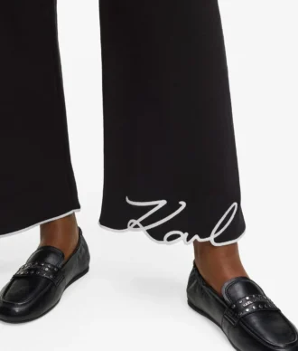 Pantalones de chándal con bajo característico