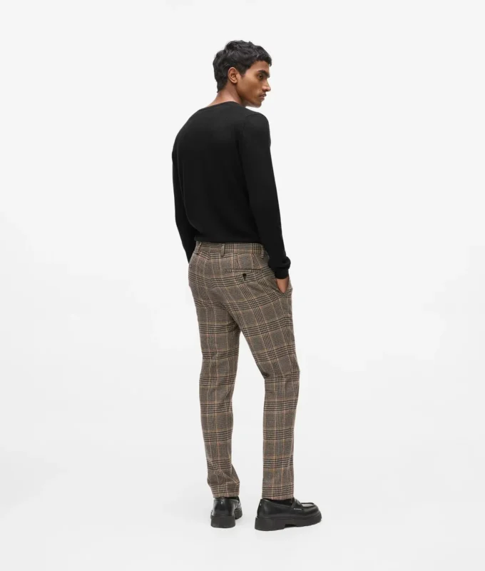 Pantalones entallados a cuadros