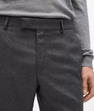 Pantalones entallados con pernera recta