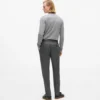 Pantalones entallados con pernera recta Pantalones entallados con pernera recta