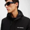 PARKA CON CAPUCHA ULTRALIGERA PARKA CON CAPUCHA ULTRALIGERA