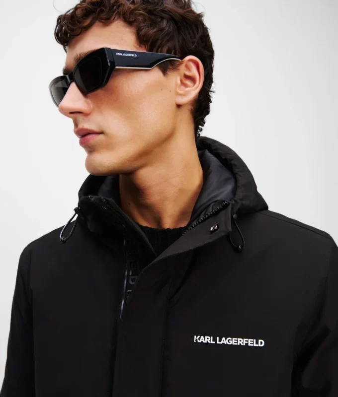 PARKA CON CAPUCHA ULTRALIGERA PARKA CON CAPUCHA ULTRALIGERA