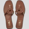 SANDALIAS CON LOGOTIPO DE ANILLO SANDALIAS CON LOGOTIPO DE ANILLO