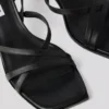 SANDALIAS DE TACÓN CON CORREA DE CADENA KARMEL SIGNIA SANDALIAS DE TACÓN CON CORREA DE CADENA KARMEL SIGNIA