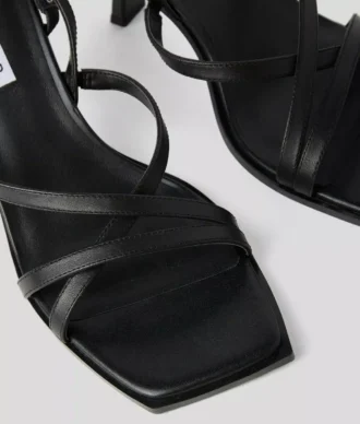 SANDALIAS DE TACÓN CON CORREA DE CADENA KARMEL SIGNIA