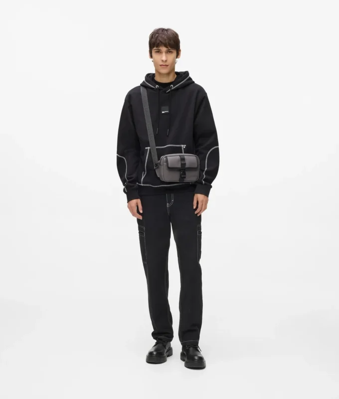 Sudadera con capucha y costuras en contraste Sudadera con capucha y costuras en contraste