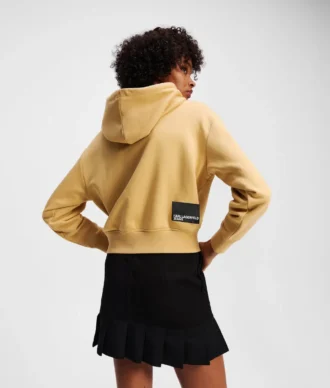 SUDADERA CON CAPUCHA Y LOGOTIPO