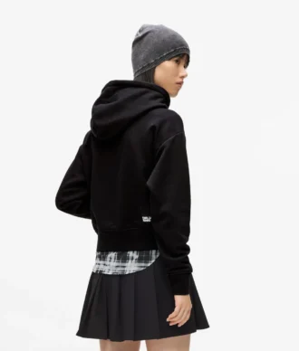 SUDADERA CON CAPUCHA Y LOGOTIPO