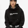 SUDADERA CON CAPUCHA Y LOGOTIPO