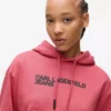 SUDADERA CON CAPUCHA Y LOGOTIPO