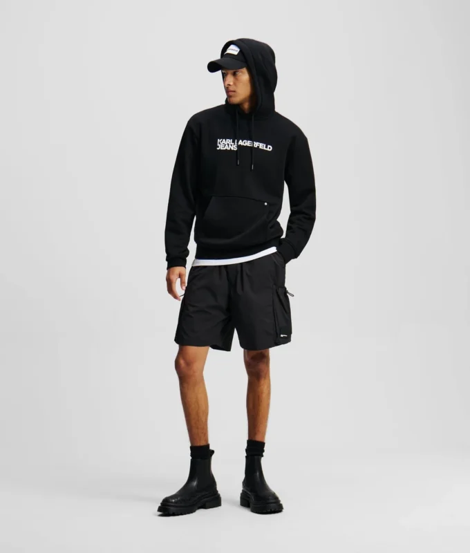 SUDADERA CON CAPUCHA Y LOGOTIPO SUDADERA CON CAPUCHA Y LOGOTIPO