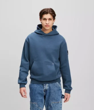 SUDADERA CON CAPUCHA Y LOGOTIPO DE PARCHE