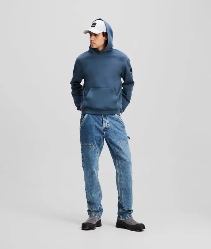 SUDADERA CON CAPUCHA Y LOGOTIPO DE PARCHE SUDADERA CON CAPUCHA Y LOGOTIPO DE PARCHE