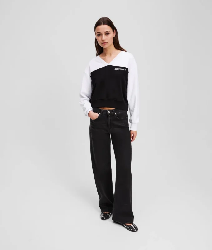 SUDADERA CON CUELLO EN V SUDADERA CON CUELLO EN V