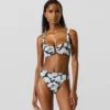 Top de bikini con estampado de abanicos