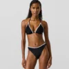 Top de bikini triangular festoneado Top de bikini triangular festoneado