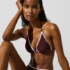 Top de bikini triangular festoneado Top de bikini triangular festoneado