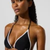 Top de bikini triangular festoneado Top de bikini triangular festoneado
