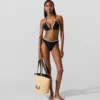 Top de bikini triangular festoneado Top de bikini triangular festoneado