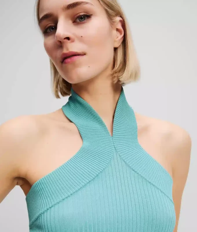 TOP DE PUNTO CON CUELLO HALTER TOP DE PUNTO CON CUELLO HALTER